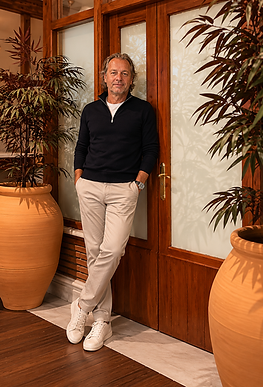 Professional team member at Cannabis Club Fuengirola welcoming members to a private cannabis social club on the Costa del Sol
