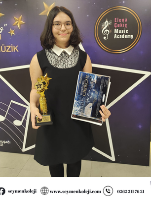 BİR YILDIZ PARLIYOR