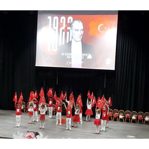 MİNİK YÜREKLERİN "CUMHURİYET" COŞKUSU