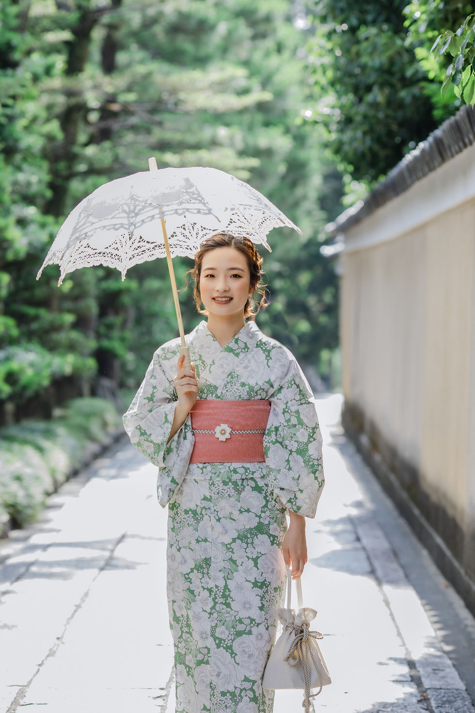 和服外拍:穿上日式和服,漫步清水寺、祇園、留下難忘的旅途回憶。