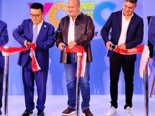 Enrique Alfaro inaugura nueva planta de YOFC en Lagos de Moreno