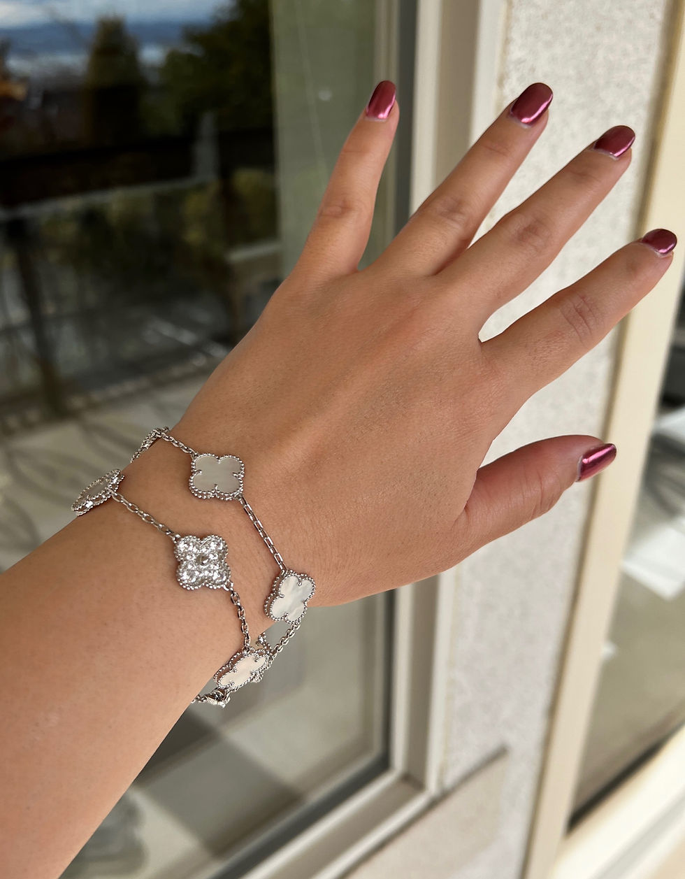Thumbnail: Silver White Mother of Pearl Full Set (10 clover Necklace)