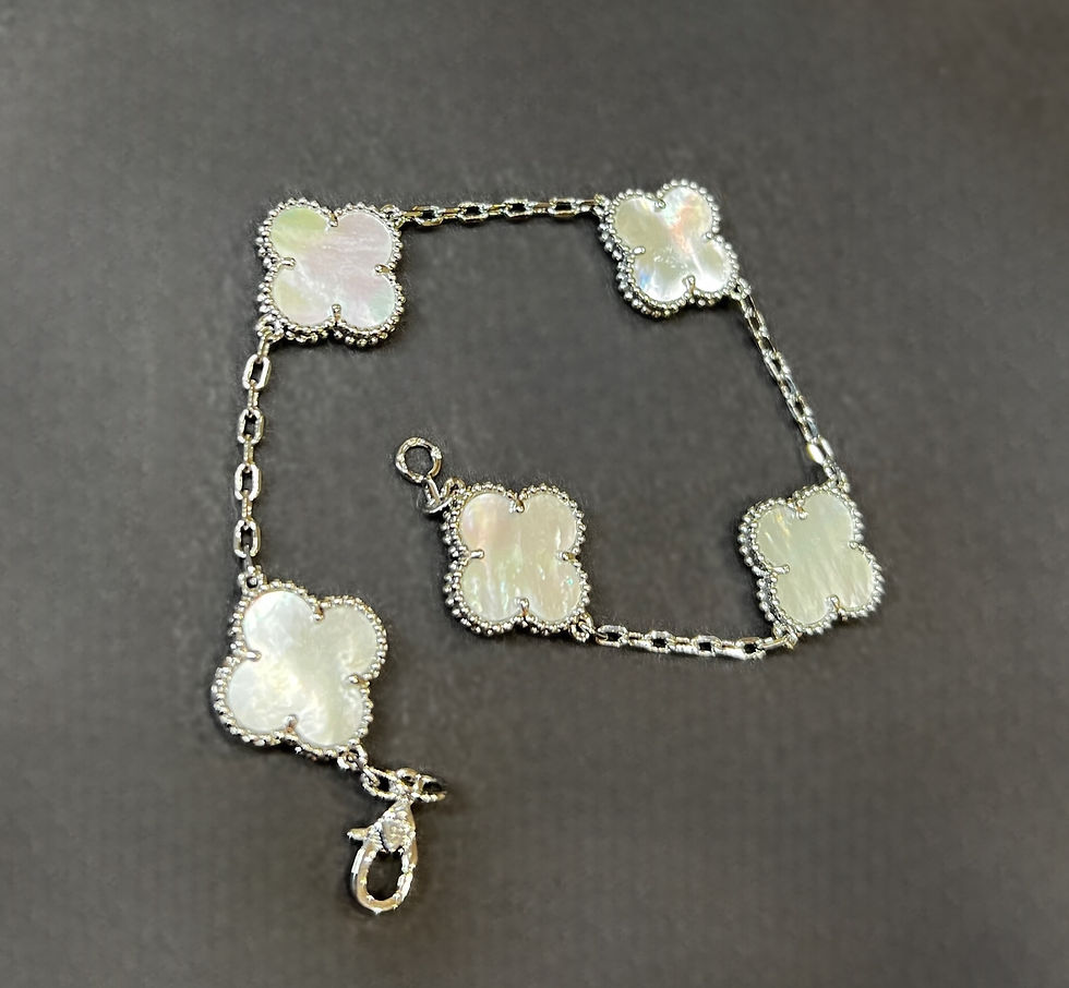 Thumbnail: Silver White Mother of Pearl Half Set (10 clover Necklace)
