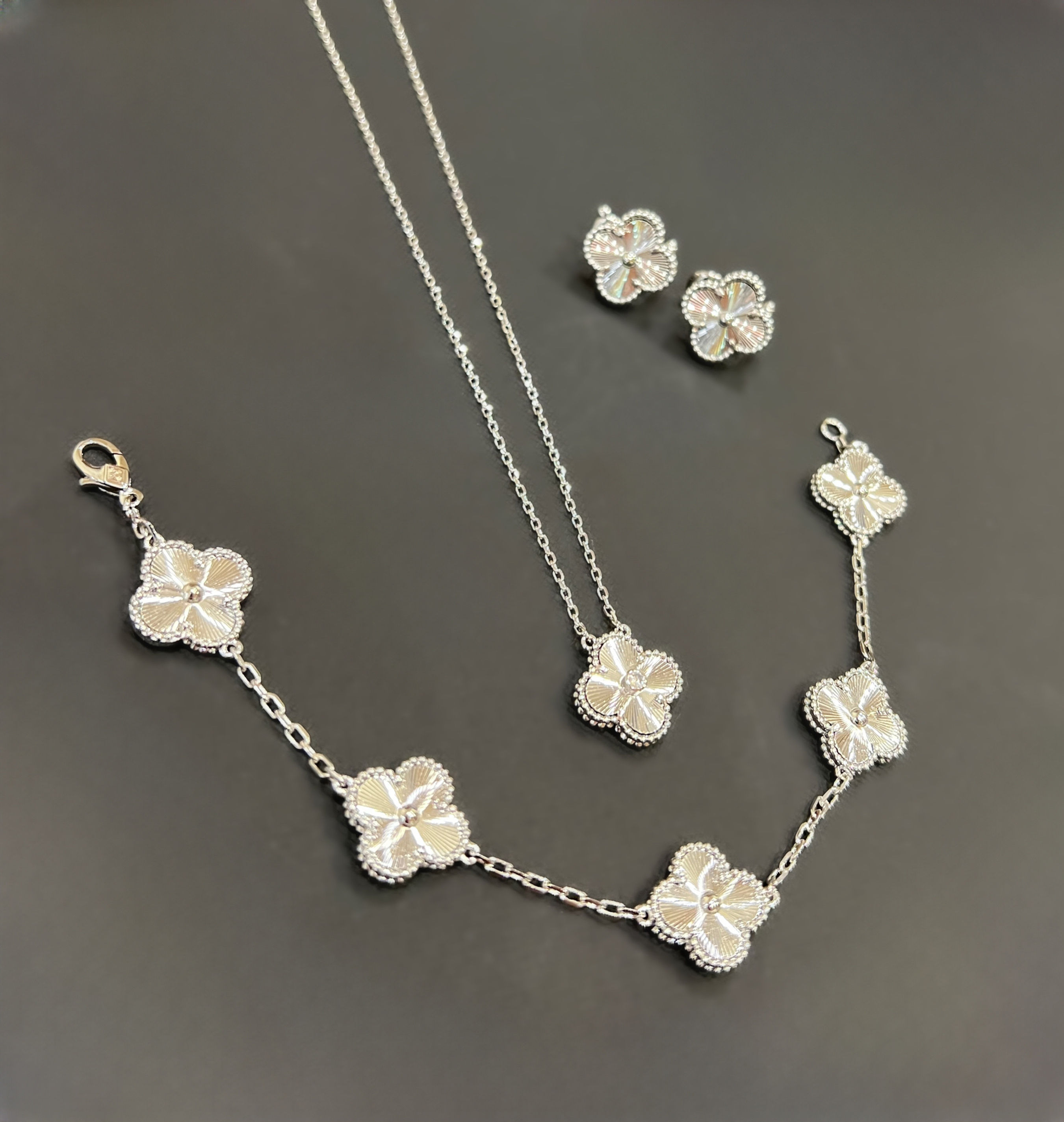 Laser Silver Stone Four Clover Full set ( 1 clover Necklace)