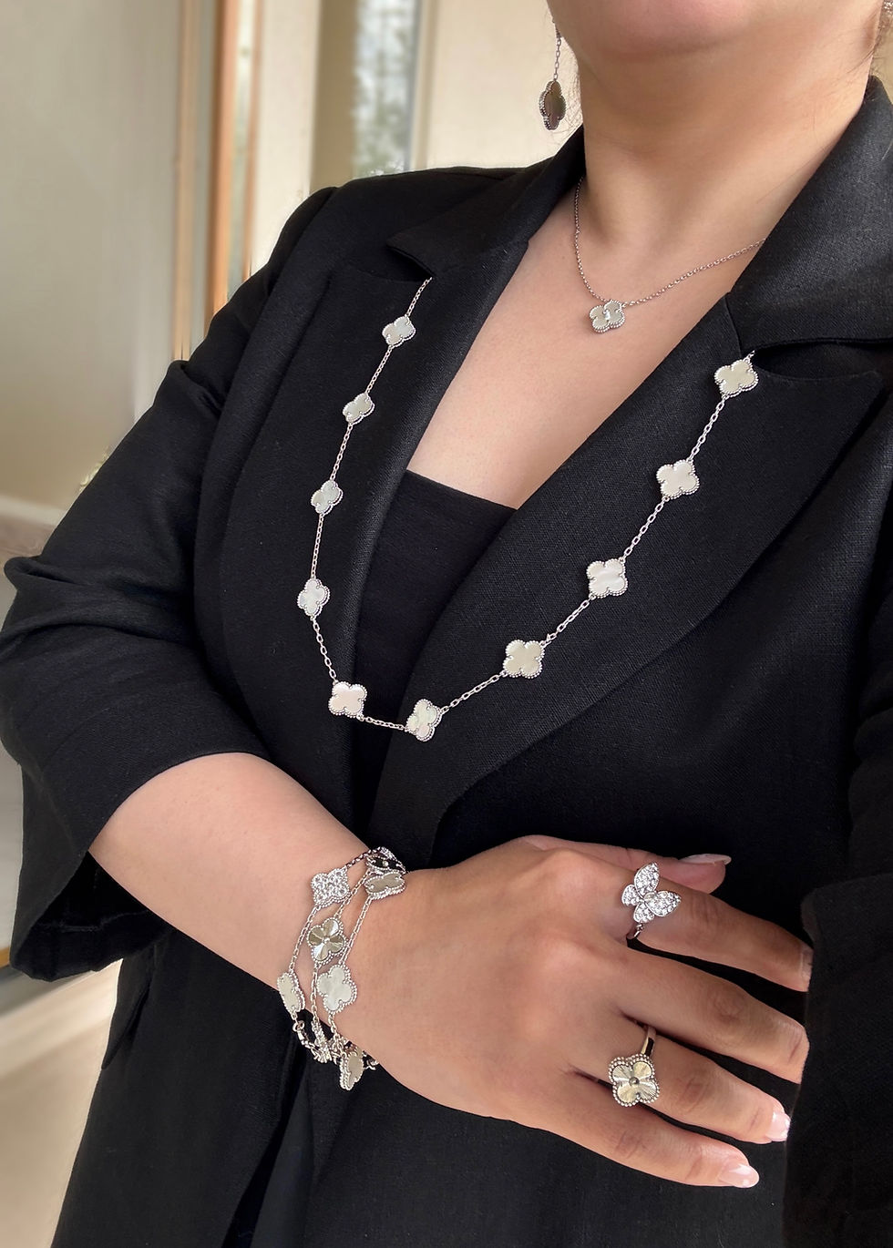 Thumbnail: Silver White Stone Mother of Pearl Full Set (1 clover Necklace)
