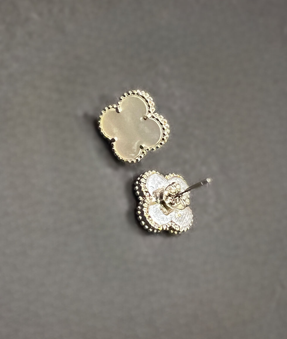Thumbnail: Silver White Mother of Pearl Full Set (1 clover Necklace)