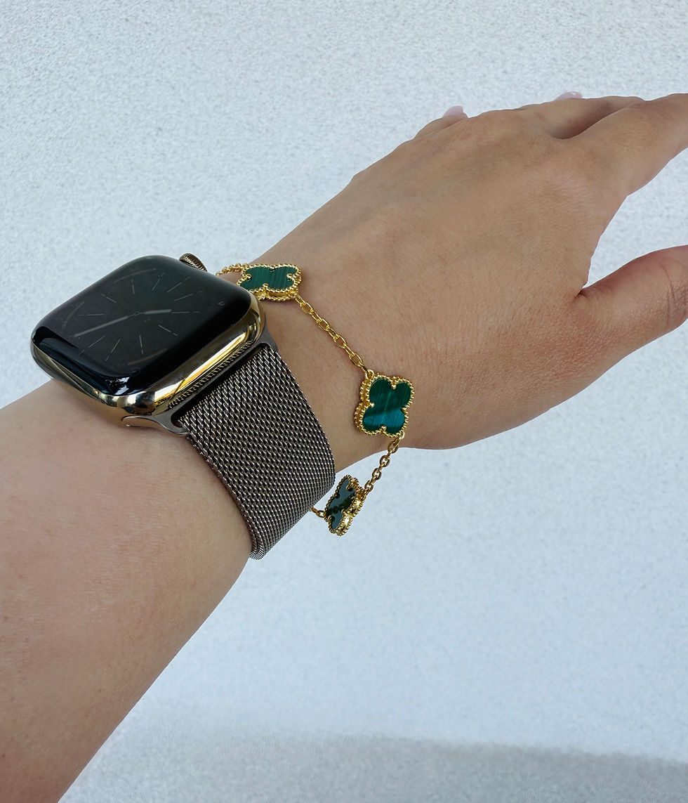 Thumbnail: Golden Green 20 Clover Necklace  Set 