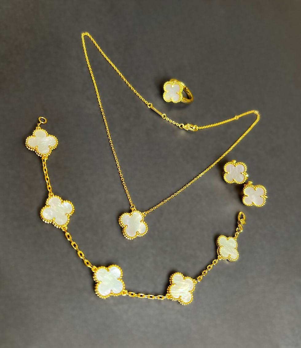 Thumbnail:  Golden White Four Clover Full Set with Ring (1 clover Necklace)