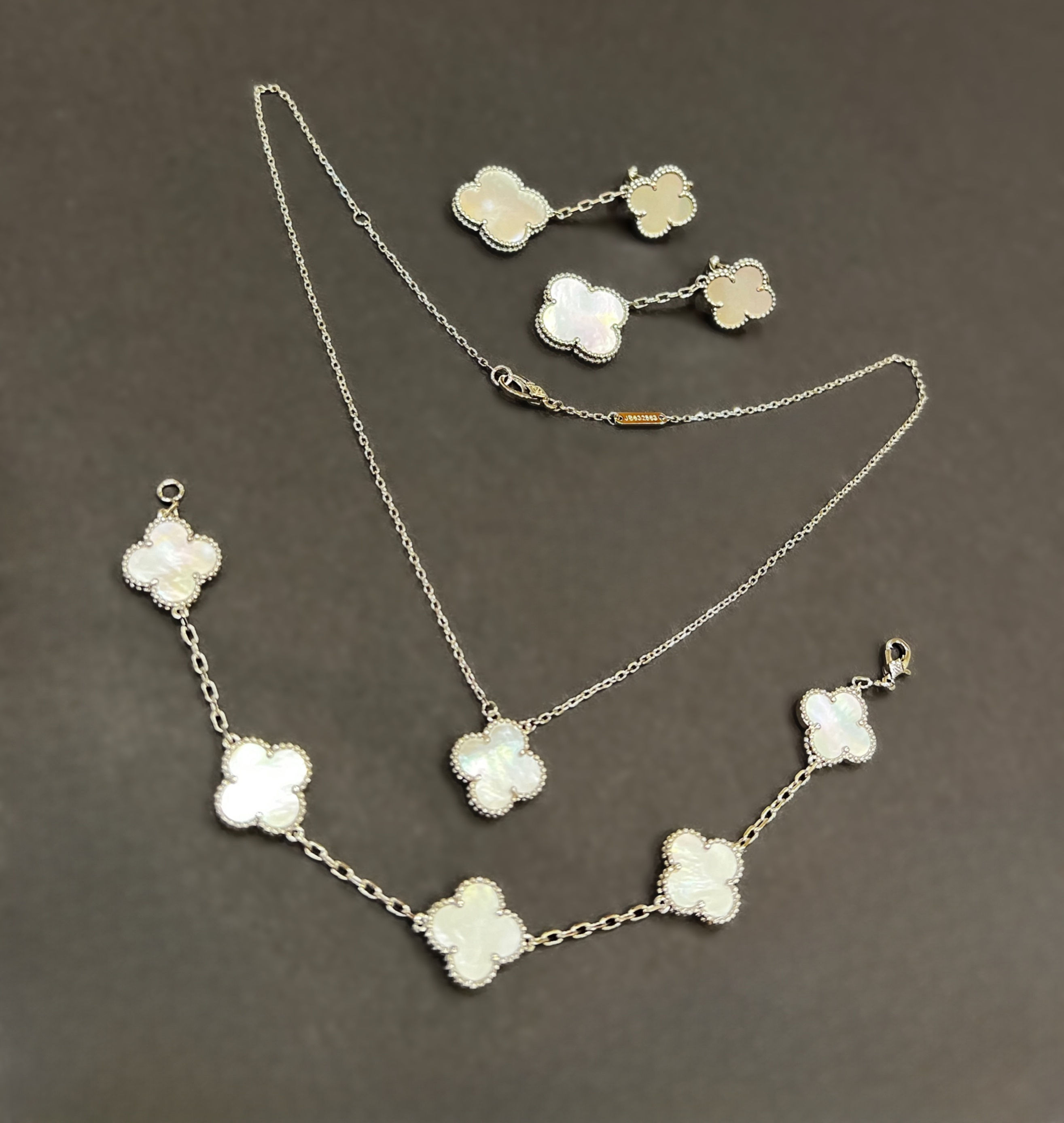 Silver White Mother of Pearl Set (1 clover Necklace, double earrings )