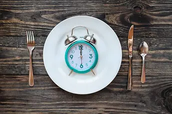 depositphotos_244707418-stock-photo-twelve-hour-intermittent-fasting-time.jpeg