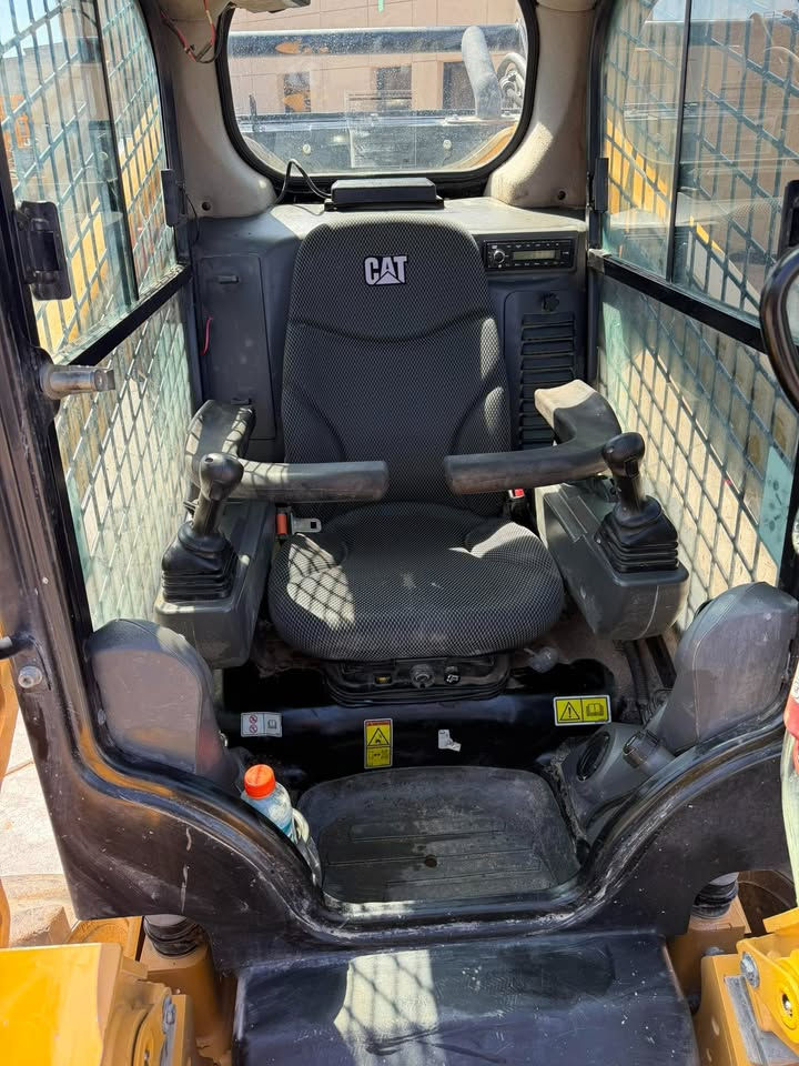 Thumbnail: 2022 CAT 272D3 Skid Steer Enclosed Cab