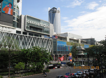 CentralWorld พลาซ่าและตึกระฟ้าในกรุงเทพฯ