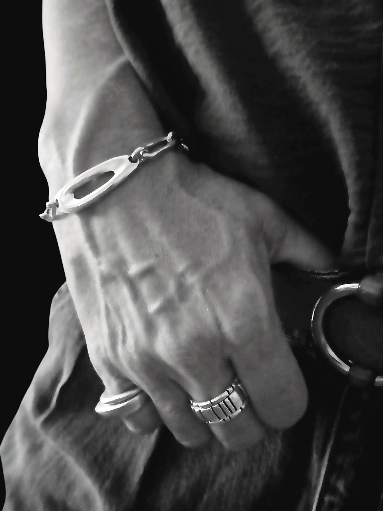 ECLIPSE LINK - SCULPTURAL SILVER BRACELET