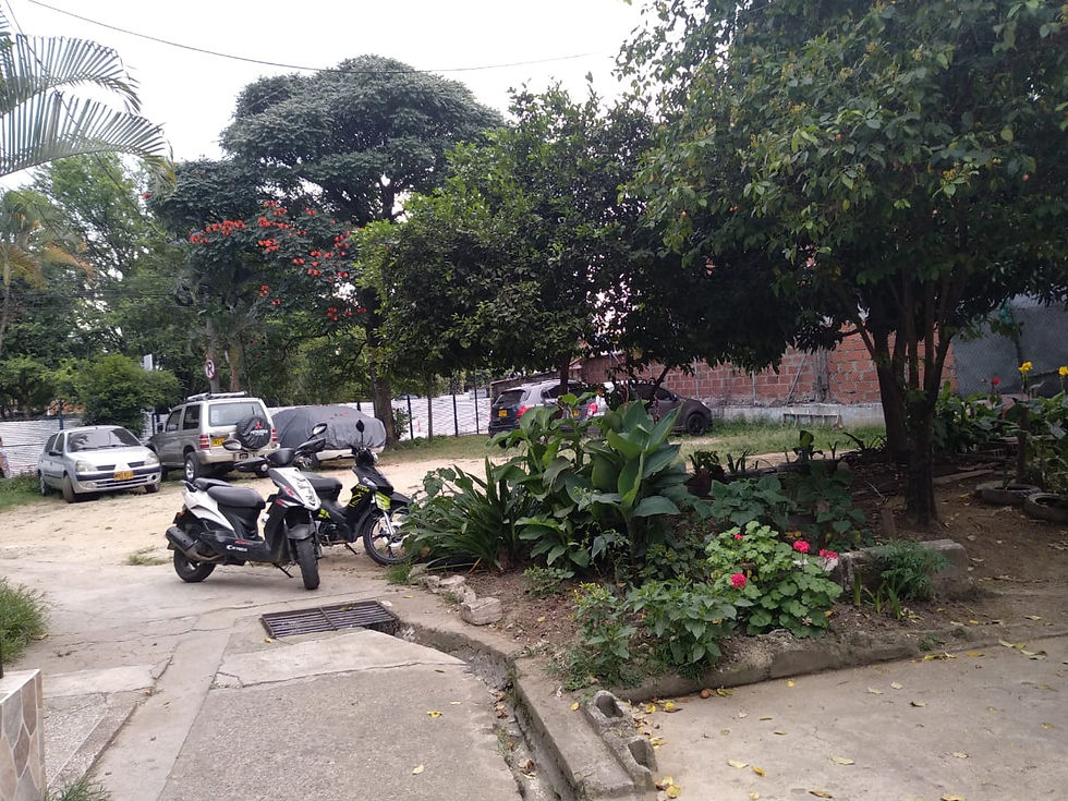 Miniatura: COMODO APARTAMENTO CON PARQUEADERO DE CARRO COMUN