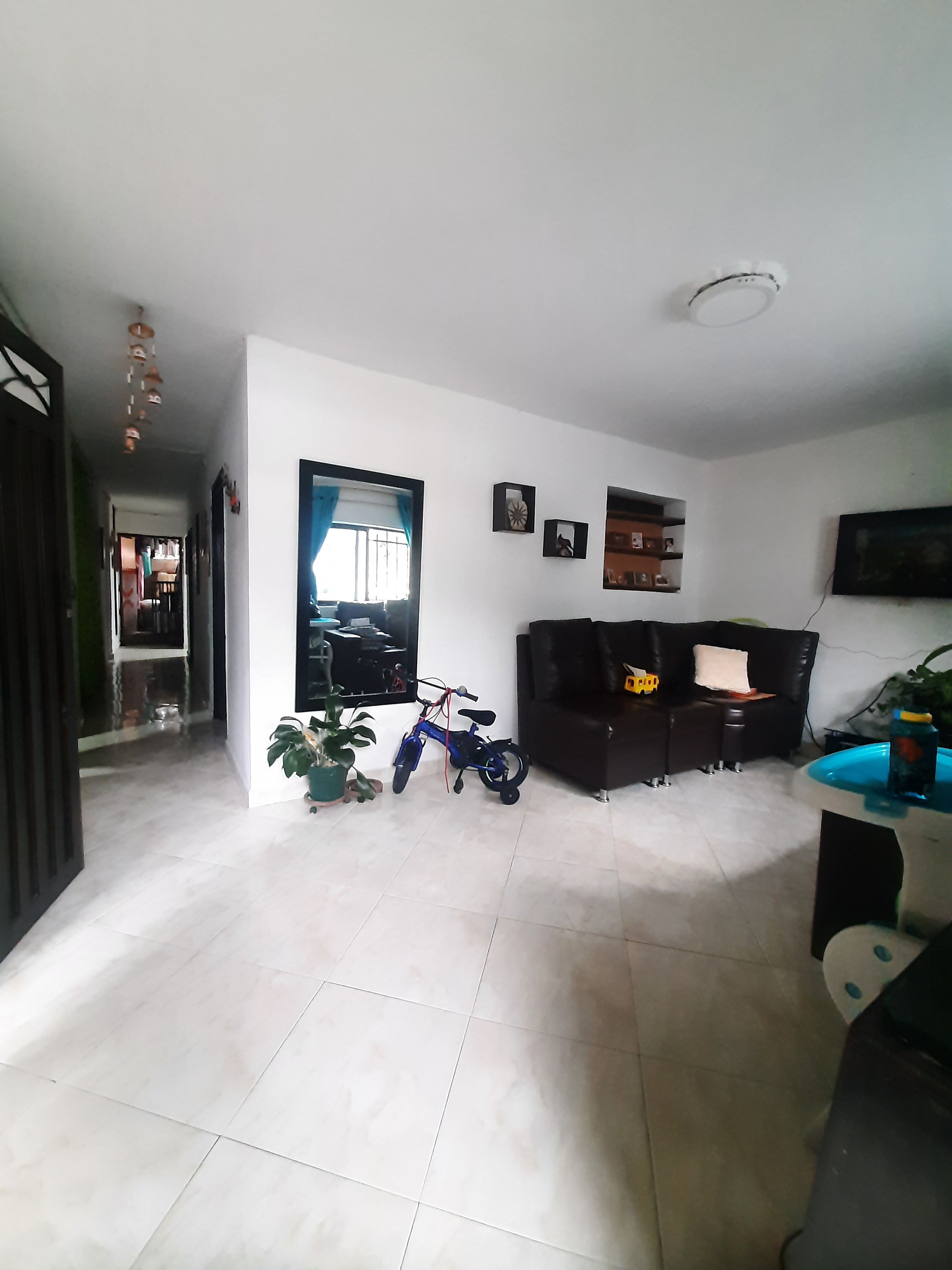 AMPLIO APARTAMENTO EN GIRARDOT MEDELLIN MUY ECONOMICO, BUEN PUNTO PARA VIVIR.