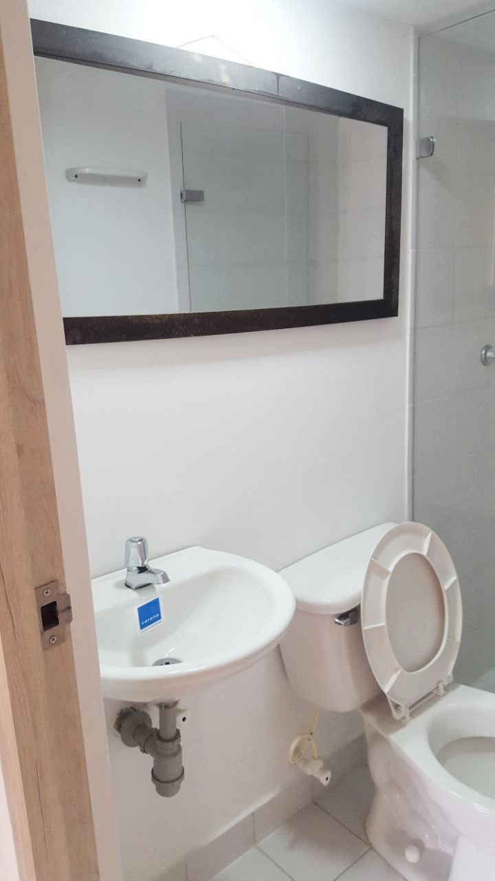 Miniatura: CASA EN BARRIO NUEVO CON BUENOSACABADOS