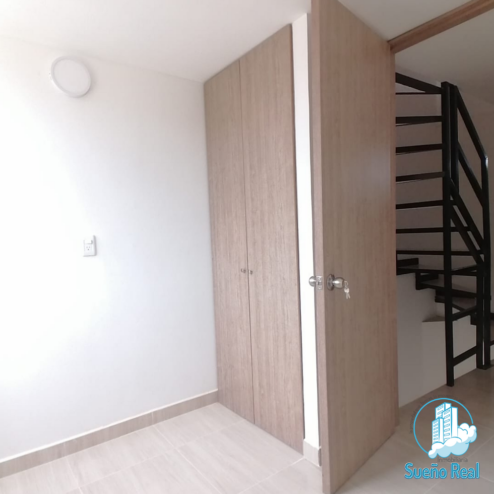 Miniatura: APARTAMENTO EN NIQUIA AL FRENTE DEL CENTRO COMERCIAL PUERTA DEL NORTE.