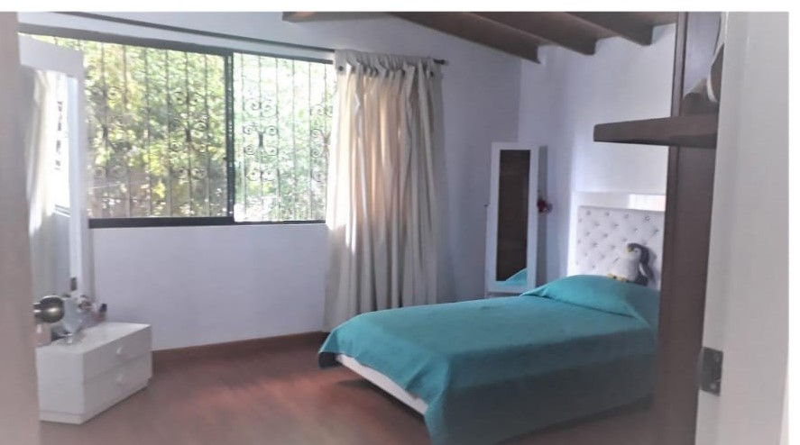 Miniatura: CASA 2 DO PISO CON GARAJE PRIVADO EN NOGAL DE LOS ALMENDROS