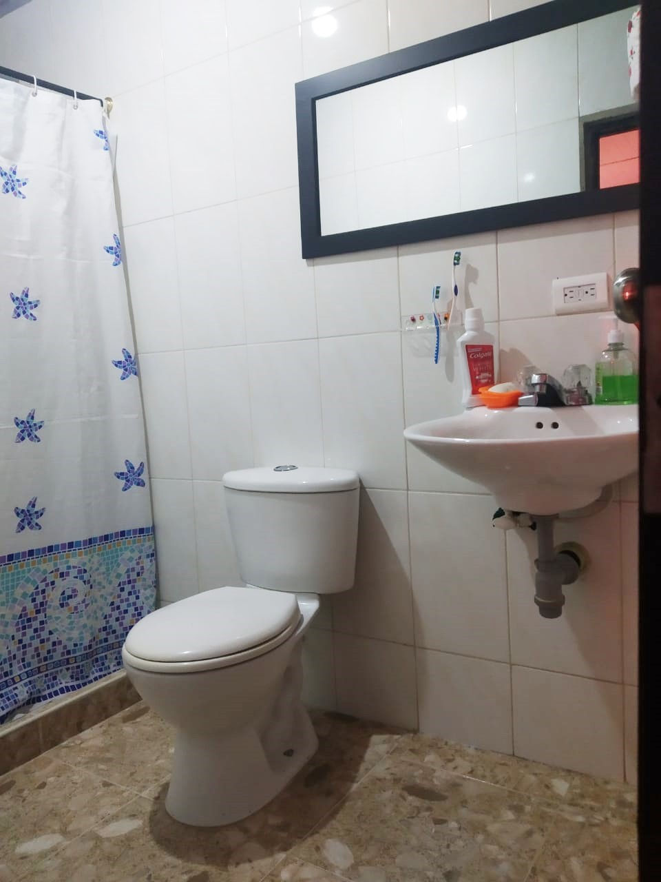 Miniatura: CASA EN LAS BRISAS - MEDELLIN CON BUENOS ESPACIOS