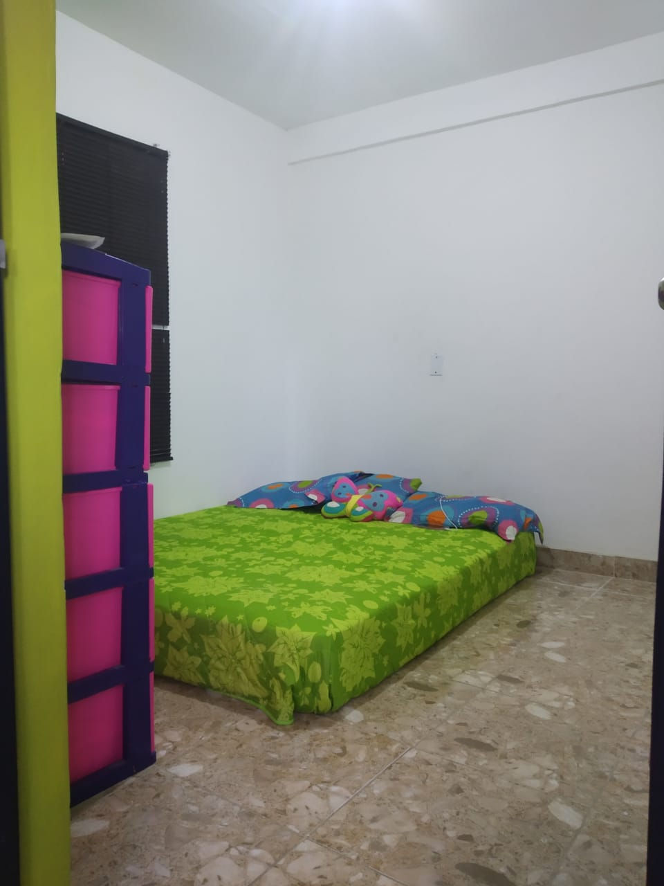 Miniatura: CASA EN LAS BRISAS - MEDELLIN CON BUENOS ESPACIOS