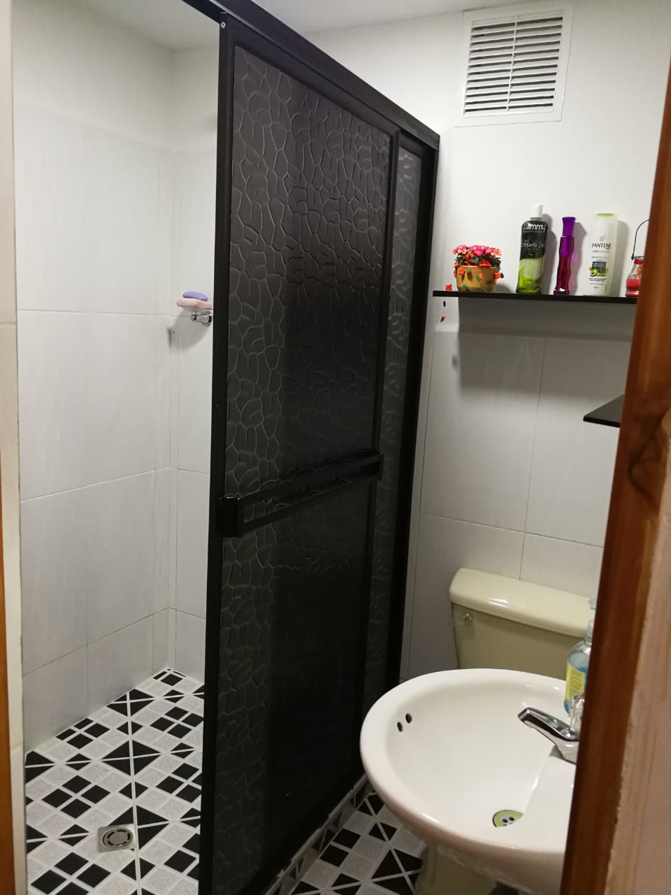 Miniatura: SUPER AMPLIA CASA EN GIRARDOT (MEDELLIN) ESPACIOS ENCANTADORES, MUY BUEN PUNTO,