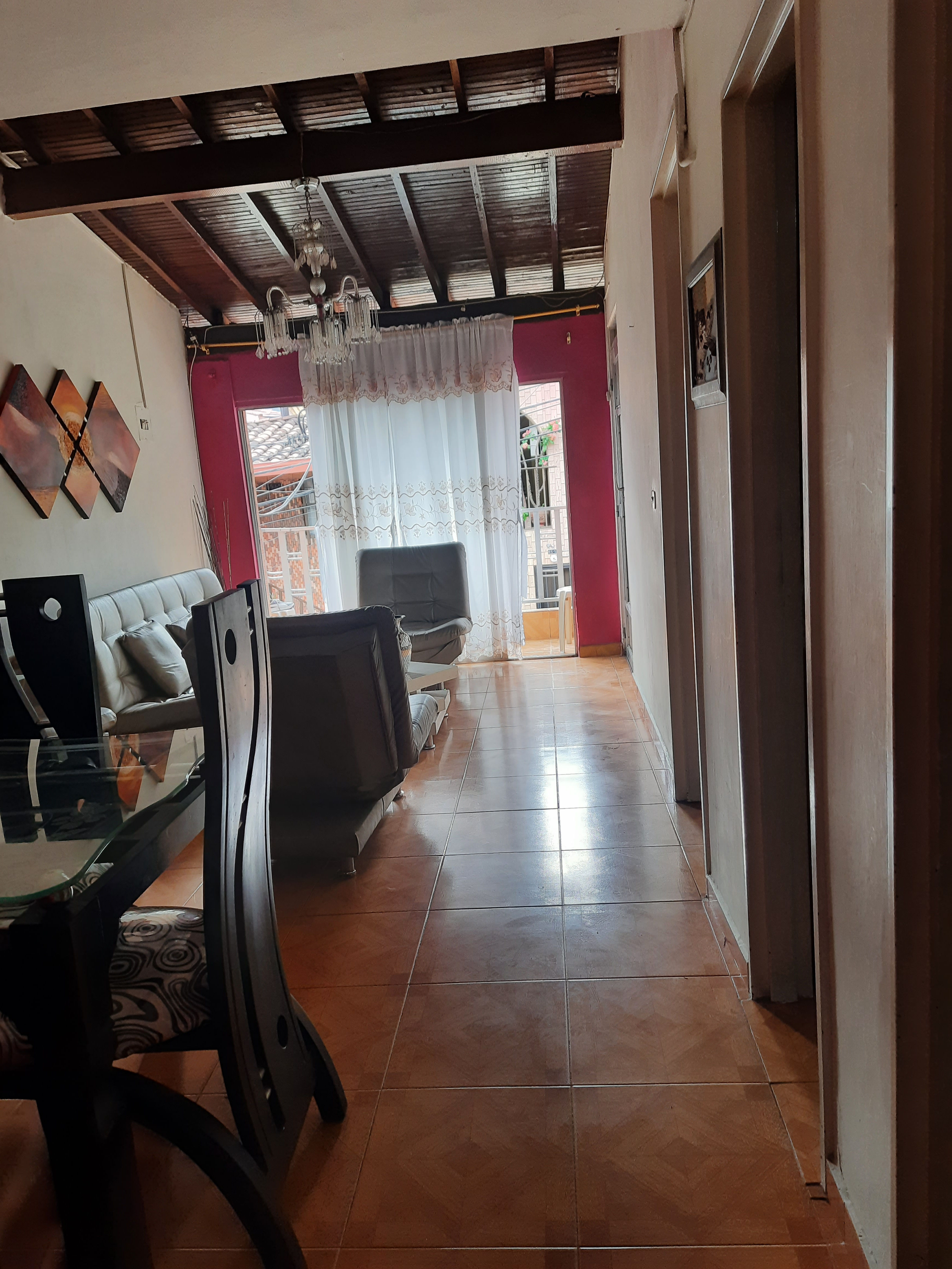 AMPLIO Y AGRADABLE APARTAMENTO UNIFAMILIAR EN EL MIRADOR PRIMERA ETAPA, MUY LIND