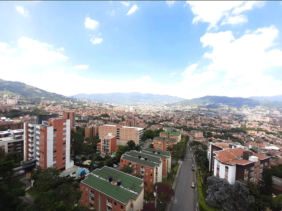 Miniatura: Amplio Apartamento en Envigado Sector Cumbres en Excelente Ubicación y Acabados