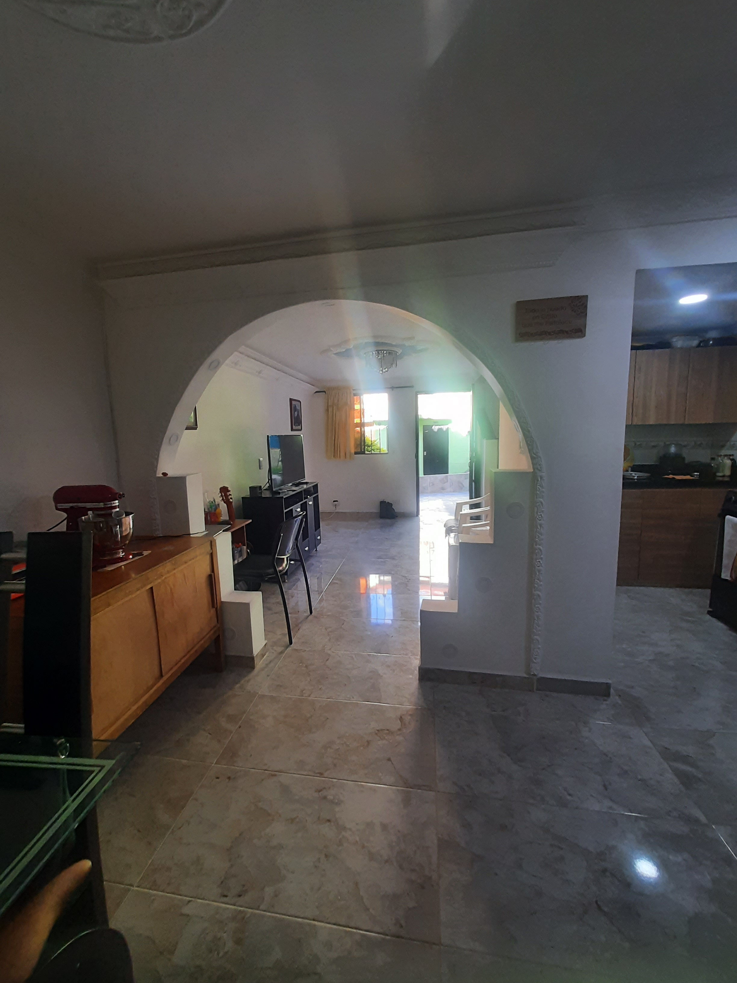 HERMOSO APARTAMENTO EN FLORENCIA, UNIFAMILIAR RECIEN REMODELADO Y SE PUEDE AMPLI