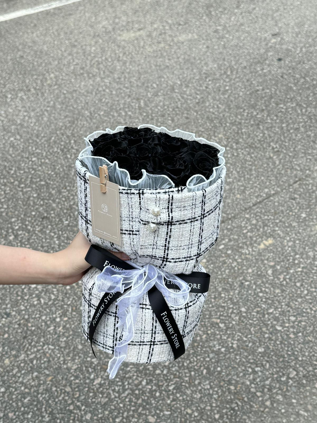 圓形花束（黑色玫瑰）