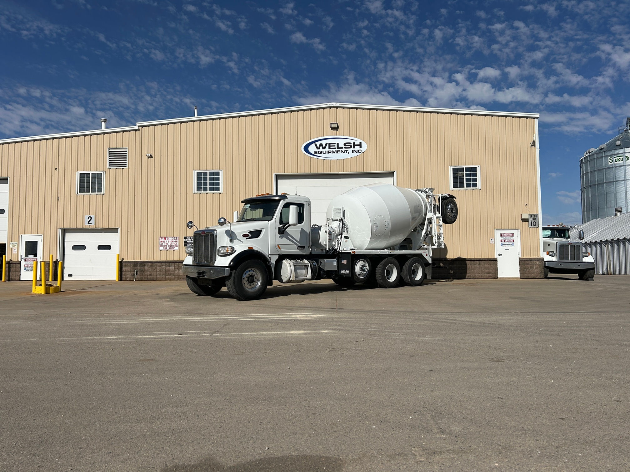 (1) - 2017 Peterbilt 567 w/ 11 yd MTM BridgeMaster Mixer w/ 1 Pusher