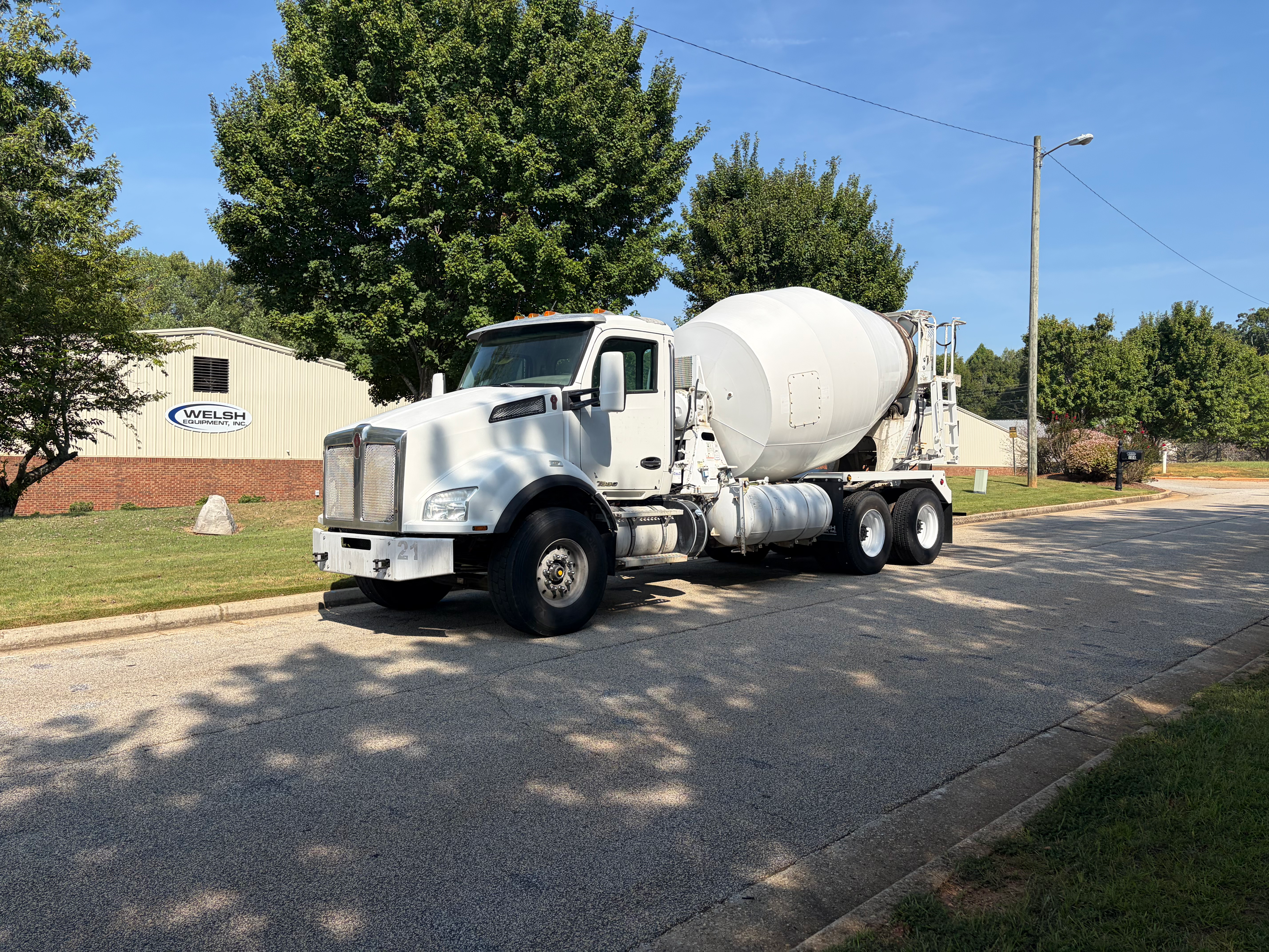 (1) - 2016 Kenworth T880 w/ 10.5 yd MTM Mixer