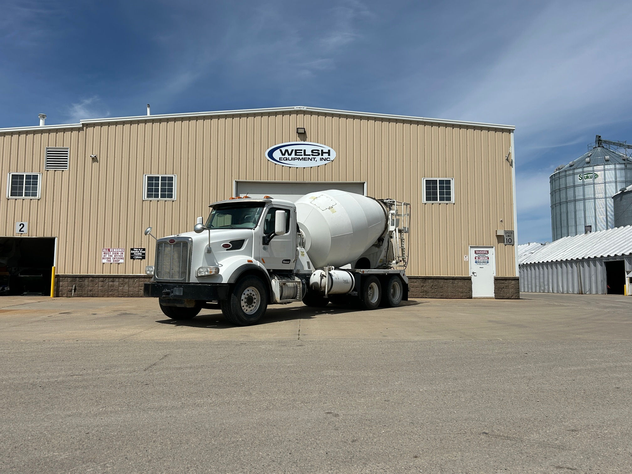 (1) - 2019 Peterbilt 567SBA w/ 10.5 yd Beck Mixer
