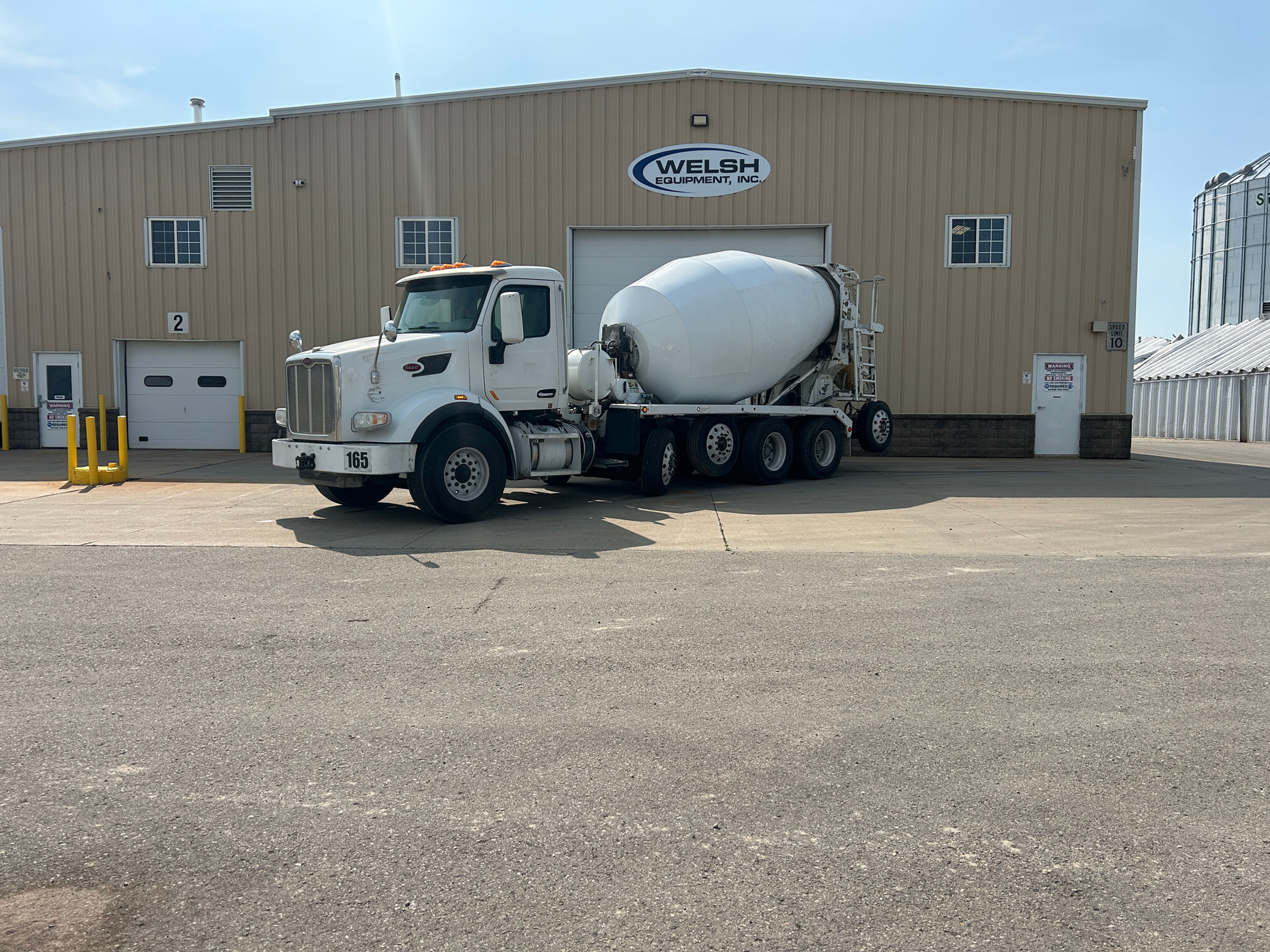 (1) - 2021 Peterbilt 567SBA w/12 yd Continental Thoroughbred Mixer w/ 2