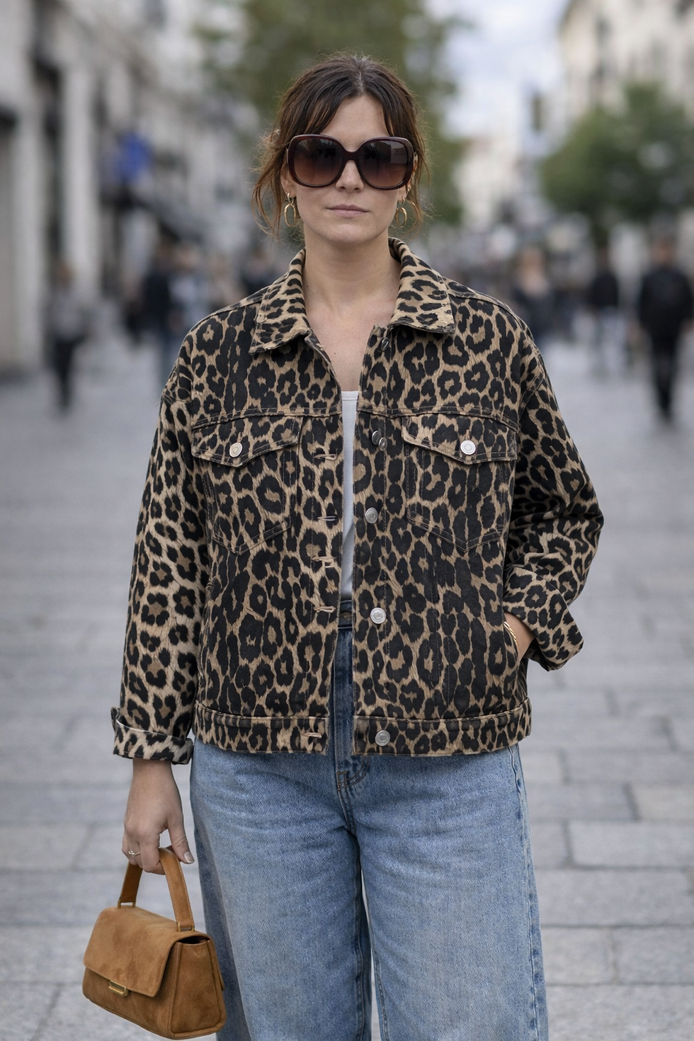 Veste jean oversize léopard femme, vue de face, coupe large, portée avec jean, style casual chic, Ldkorshop