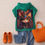 Miniature : sweat vert sans manches imprimé avec jean et accessoires orange