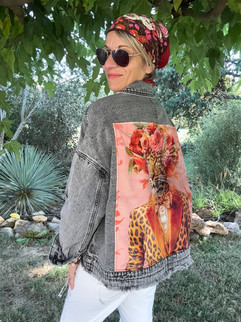 veste customisée femme avec illustration florale artistique au dos