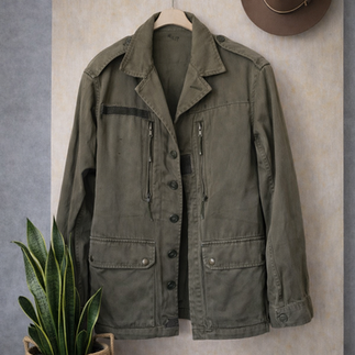 Veste kaki femme personnalisée au style casual et original.