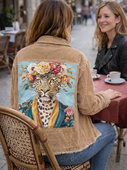 Création artisanale d’une veste personnalisée dans l’atelier de customisation LDKORSHOP.