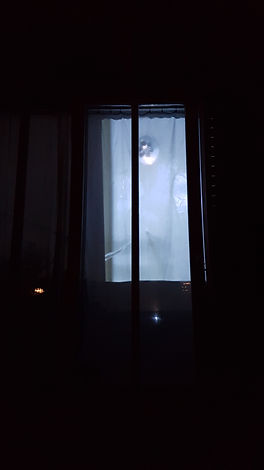 beamer projection on window.jpg