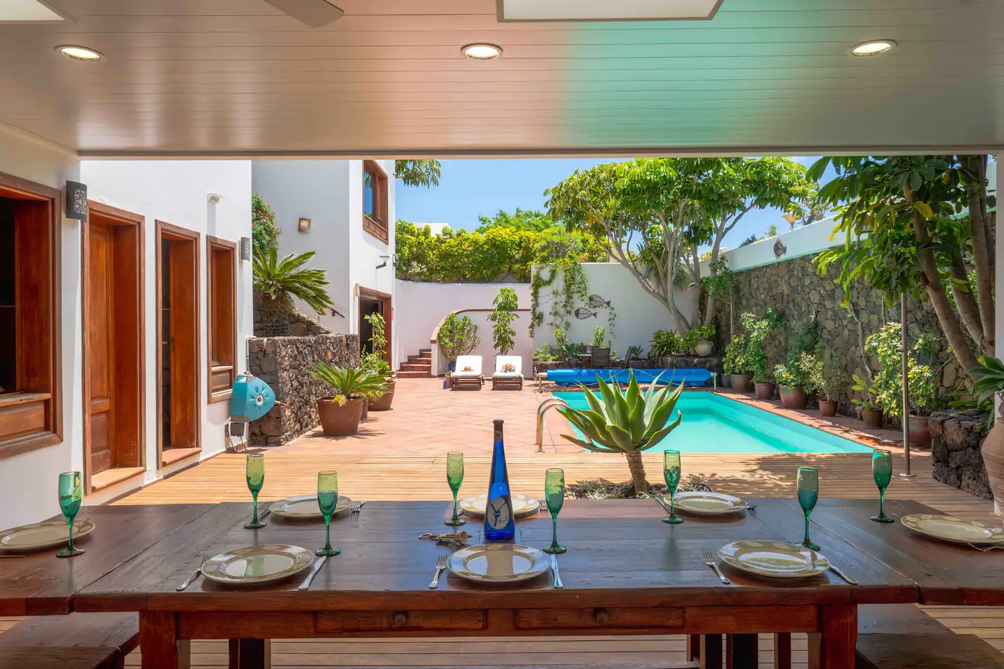 View of the outdoor area .webp