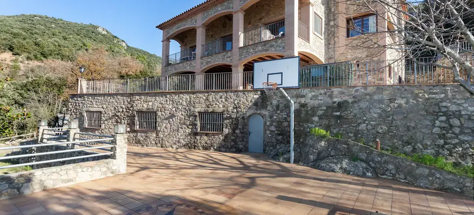 Basketball court. Outside Space. Yoga Retreat Spain.webp