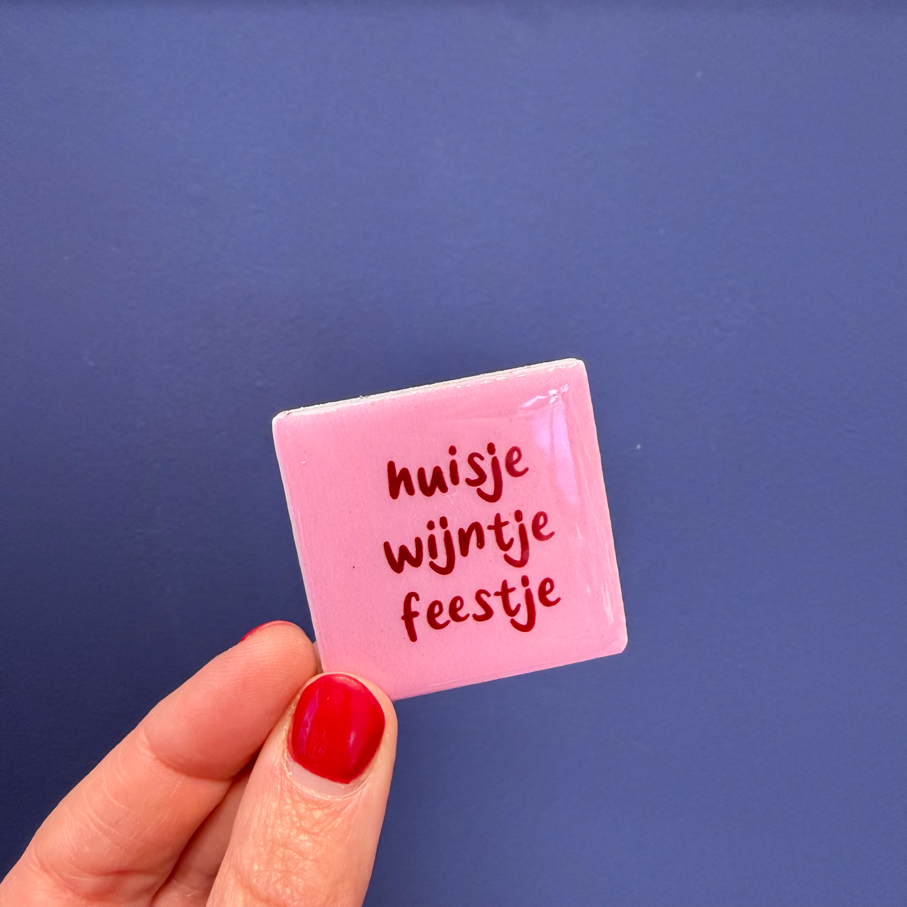 Magneettegeltje huisje wijntje feestje