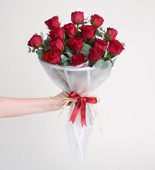 Küçük resim: 15'li ithal Kırmızı Gül Buketi