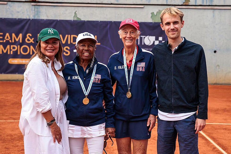 World Doubles champions Roz King and Donna Fales.