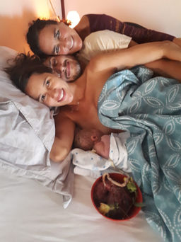Photo gracieuseté de Debora, Noah et du nouveau-né. Naissance tantrique par Naoli Vinaver.