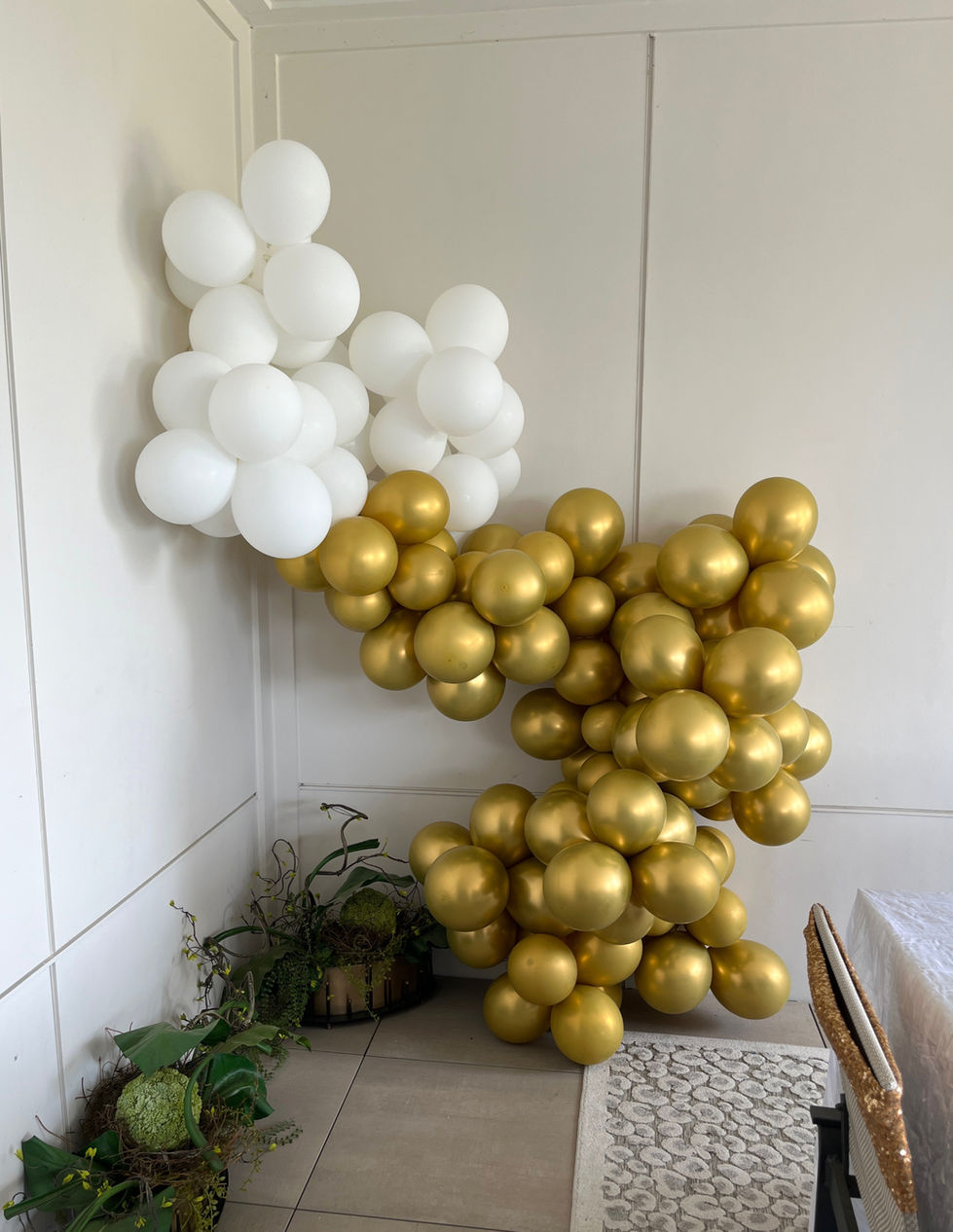 Organic Abstract Balloon Garland