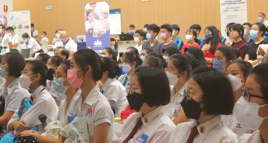 A group of student attending talk in ViTrox College Open Day