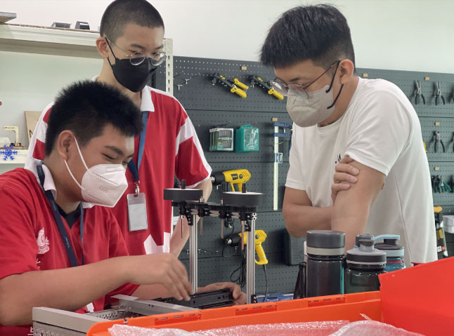 ViTrox Engineer guiding students with their innovation