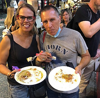 אוכלים כנאפה בסיור טעימות במחנה יהודה