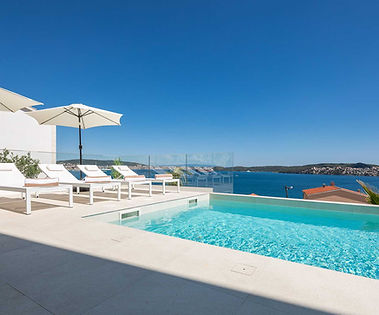 Luxurious Adriatic Villa with a heated pool